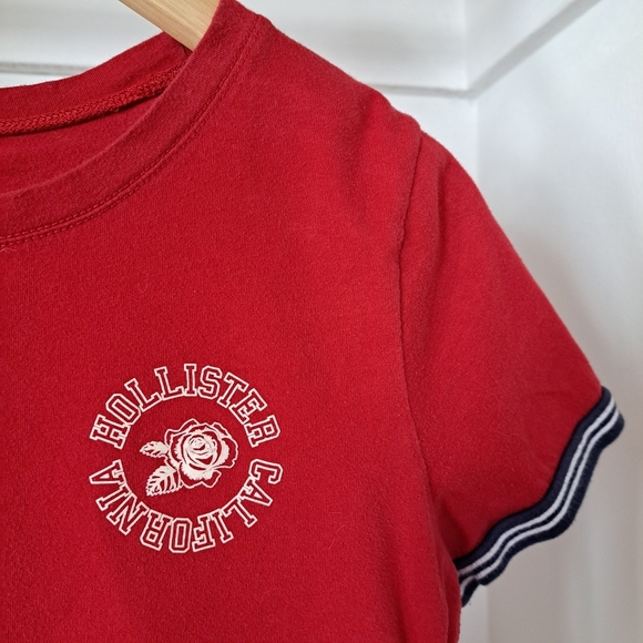 Hollister | red preppy cropped women's t shirt - Picture 4 of 11